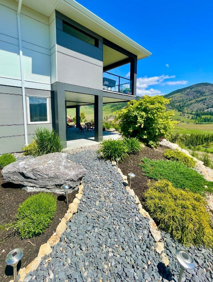 Beautiful Suite On Golf Course Kelowna Exterior foto