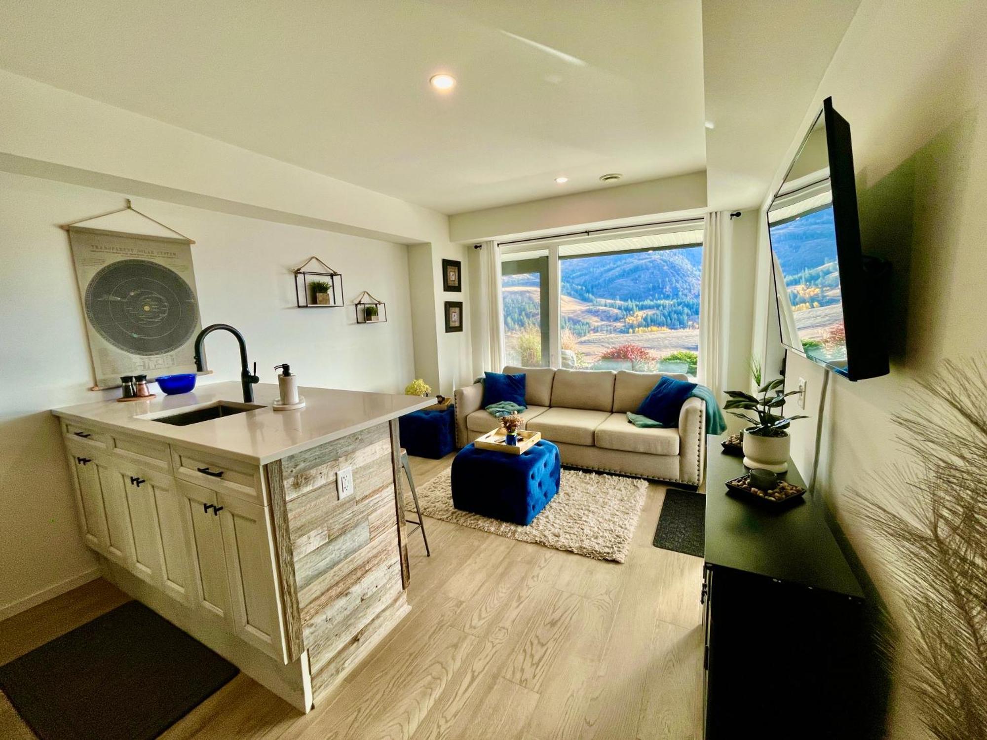 Beautiful Suite On Golf Course Kelowna Exterior foto